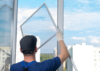 Установка москитных сеток